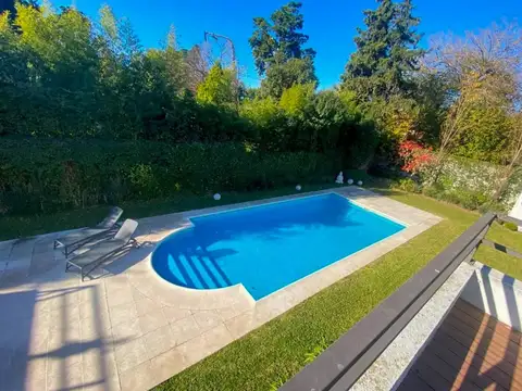 Casa en Venta con 4 cocheras