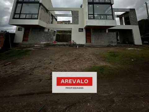VENDEMOS CASA A ESTRENAR: VISTA AL MAR