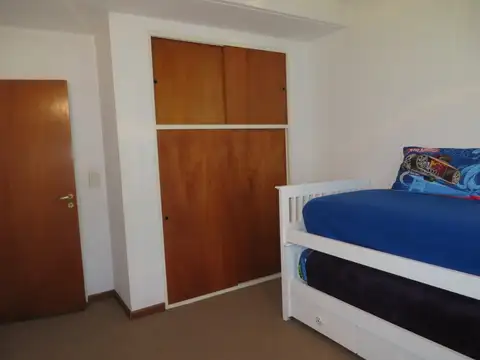 EXCELENTE TRIPLEX EN ADROGUE