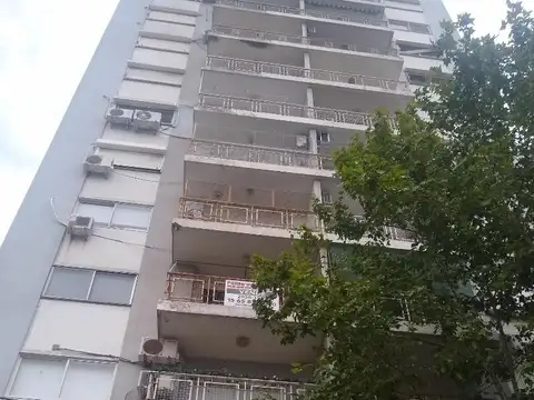 Cochera cubierta en venta.