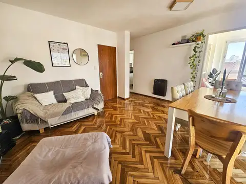 Venta Departamento piso exclusivo. Maipú al 1700