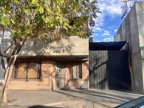 VENTA CASA 3 DORM. 2 BAÑOS Y GALPON EN GODOY CRUZ