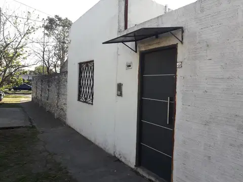 CASA CON DEPARTAMENTO A RECICLAR EXCELENTE OPORTUNIDAD 