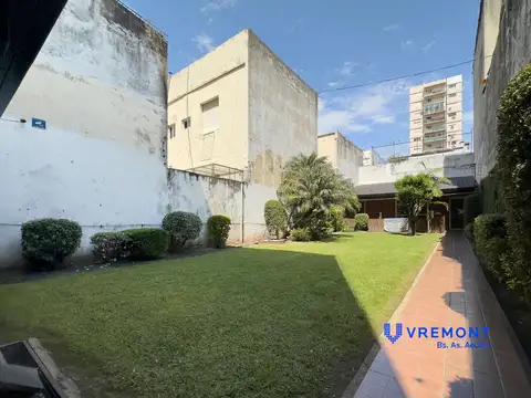 Depto 3 amb con parque y parrilla. En Balvanera. Luminoso. Excelente