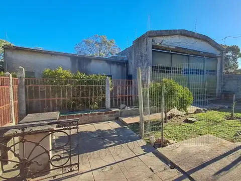 Casa en Venta con 3 cocheras