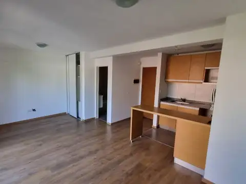 Monoambiente con cochera  en alquiler en Moron Sur