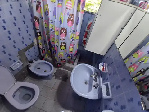 Casa 5 ambientes con 2 baños