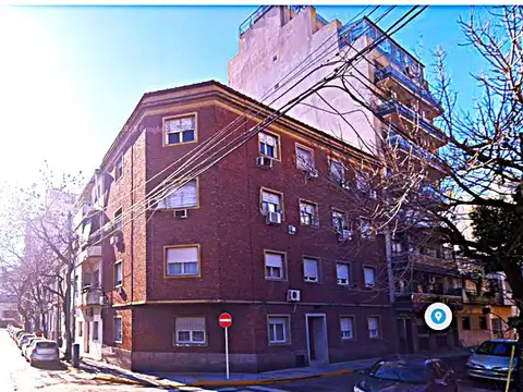 Departamento de 4 ambientes, 2do piso por escalera