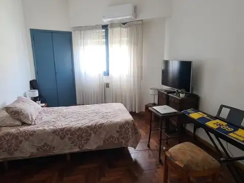 Departamento de 4 ambientes, 2do piso por escalera