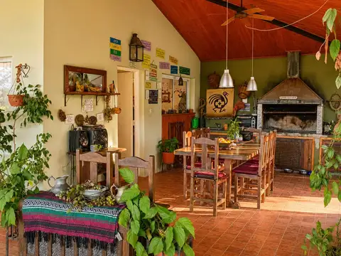 Casa en Venta con 2 cocheras