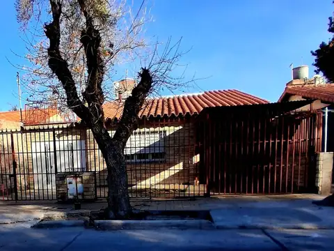 VENTA DE CASA EN BARRIO AERONÁUTICO DE LAS HERAS
