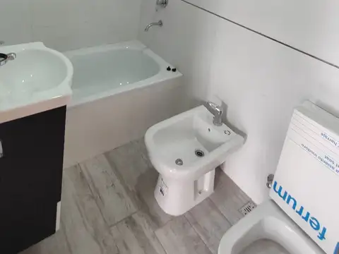 Excelente monoambiente a ESTRENAR en primer piso al frente con balcón y terraza