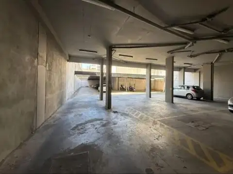 Cochera cubierta en PB