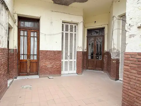 PH 4 Ambientes Patio Sin Expensas Exc Ubicacion a Refaccionar c/ gran potencial