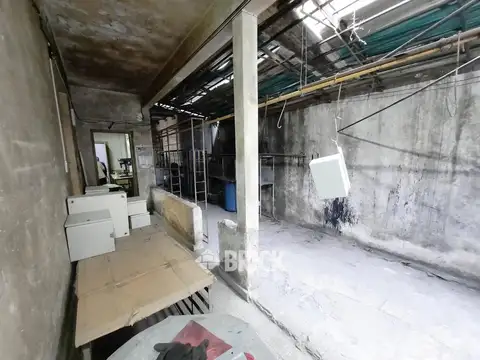 CASA EN LOTE DE 8.66X40 MTS EN DE LA SERNA AL 1800 - LOCAL CON PH Y GALPON