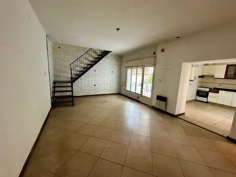 Casa en Planta Alta. Echesortu Oeste. Patio terraza