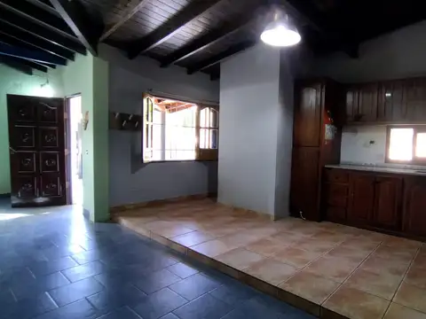 Casa 4 ambientes con 1 baño
