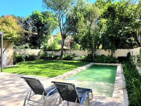 Casa en Alquiler con 2 cocheras