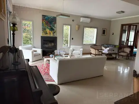 Casa en Alquiler Temporal con 5 cocheras