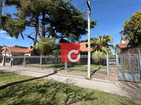 Casa en Venta con 4 cocheras
