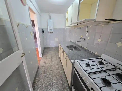 2 AMBIENTES al FRENTE, con BALCON, a pasos de Av. PATRICIOS
