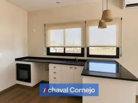 Casa en Alquiler con 4 cocheras