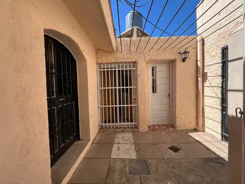 Casa 6 ambientes con 4 baños