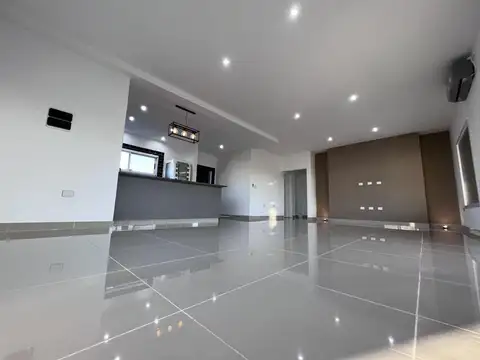 Casa 4 ambientes con 3 baños