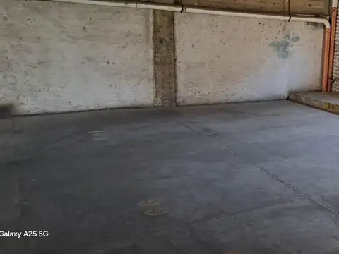EXCEPCIONAL COCHERA Y ESPACIO PARA MOTO