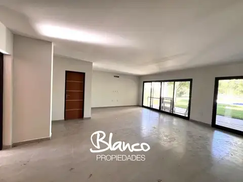 Casa 6 ambientes con 5 baños