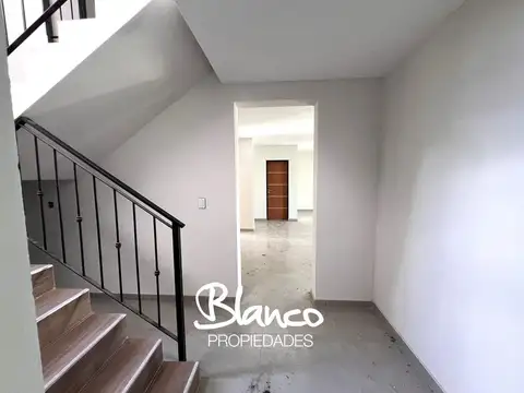 Casa en Venta con 4 cocheras