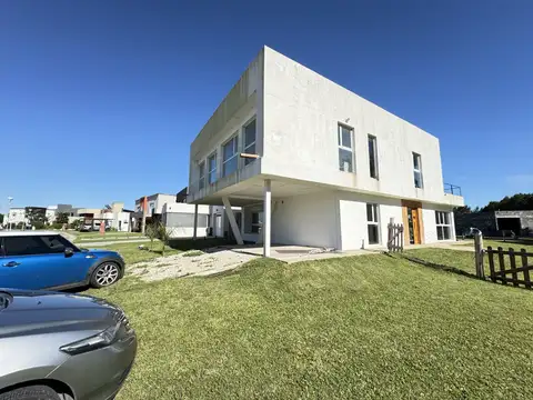 Casa 4 ambientes Tierras del Mar