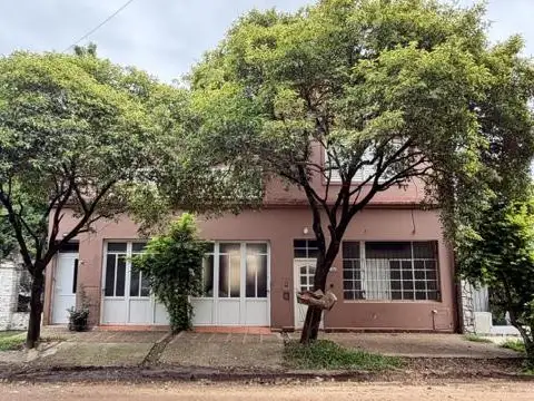 CASA DE 2 DORMITORIOS CON 2 DEPARTAMENTOS