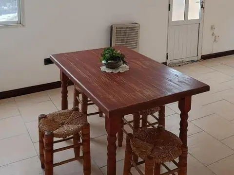 CASA DE 2 DORMITORIOS CON 2 DEPARTAMENTOS
