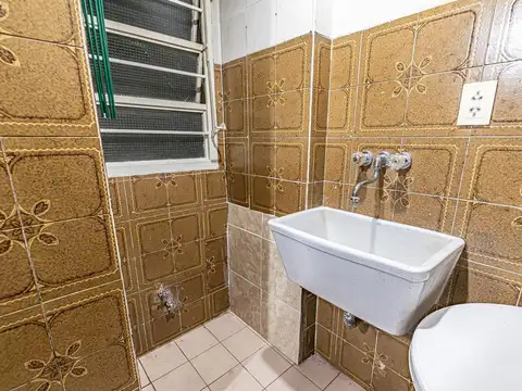 Venta. Departamento. 3 Ambientes. Austria y Arenales.