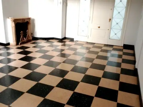 Local en Alquiler 49 años