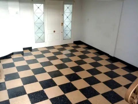 Local en Alquiler 49 años