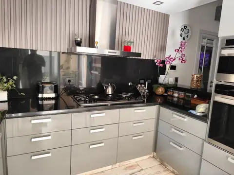 Casa en Venta en Quilmes, USD 340.000