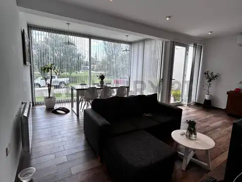 Casa 5 ambientes con 1 baño