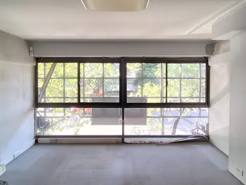 UBICACIÓN PRIVILEGIADA - REGIO LOCAL SUP TOT CBTA 80 m2 EN DOS PLANTAS – C/OFICINA – EN BUEN ESTADO – CUATRO VIENTOS- SIN EXPENSAS Y AYSA