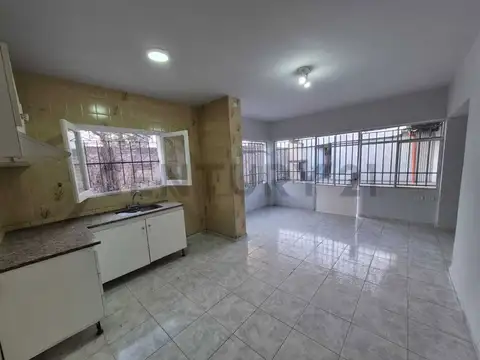 Venta casa + galpón en Gutierrez Maipú