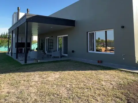 Casa en Venta en Lobos, USD 245.000