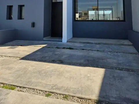 VENTA DUPLEX QUEBRADAS DE MANANTIALES 3 DORMITORIOS PATIO