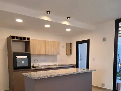 Casa 4 ambientes con 3 baños