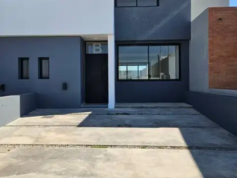 DUPLEX 3 DORMITORIOS 3 BAÑOS QUEBRADAS MANANTIALES COCHERA