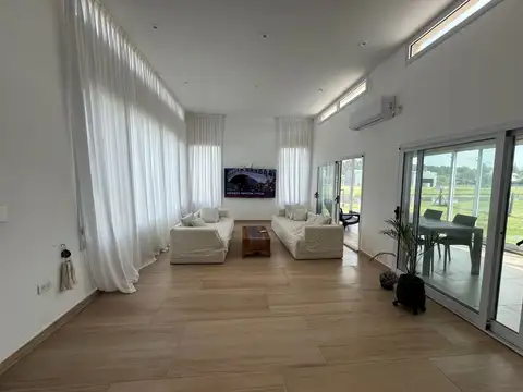 Casa en Alquiler en Miralagos, USD 1.600