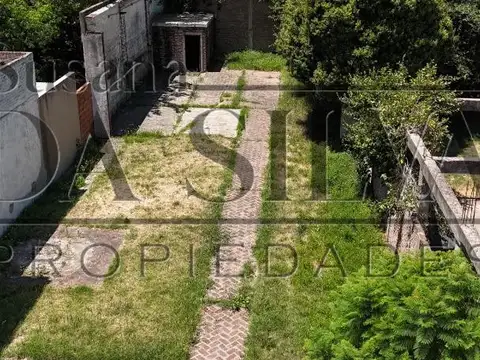 Increíble Lote Baldío con Mejoras en Mariano Acosta Centro!