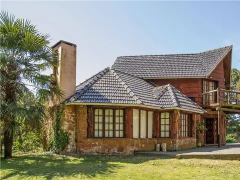 VENTA CHALET 4 AMB PILETA QUINCHO LOS ACANTILADOS
