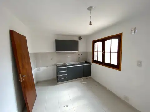 Casa 6 ambientes con 1 baño