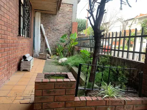 Casa 6 ambientes con 2 baños